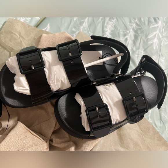 Authentic Gucci Isla Rubber Sandal - Picture 10 of 13